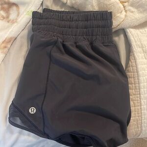 LULU HIGH RISE 2.5 INCH SHORTS